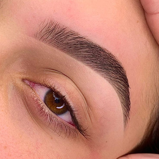 Diseño de cejas + tinte o henna