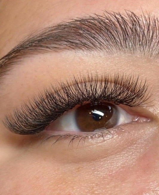 Extensiones de pestañas Semitupidas o Egipcias
